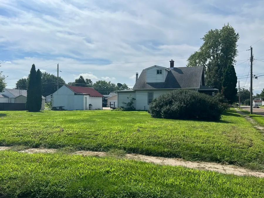 807 S Ohio Avenue, Davenport, IA 52802 - #3