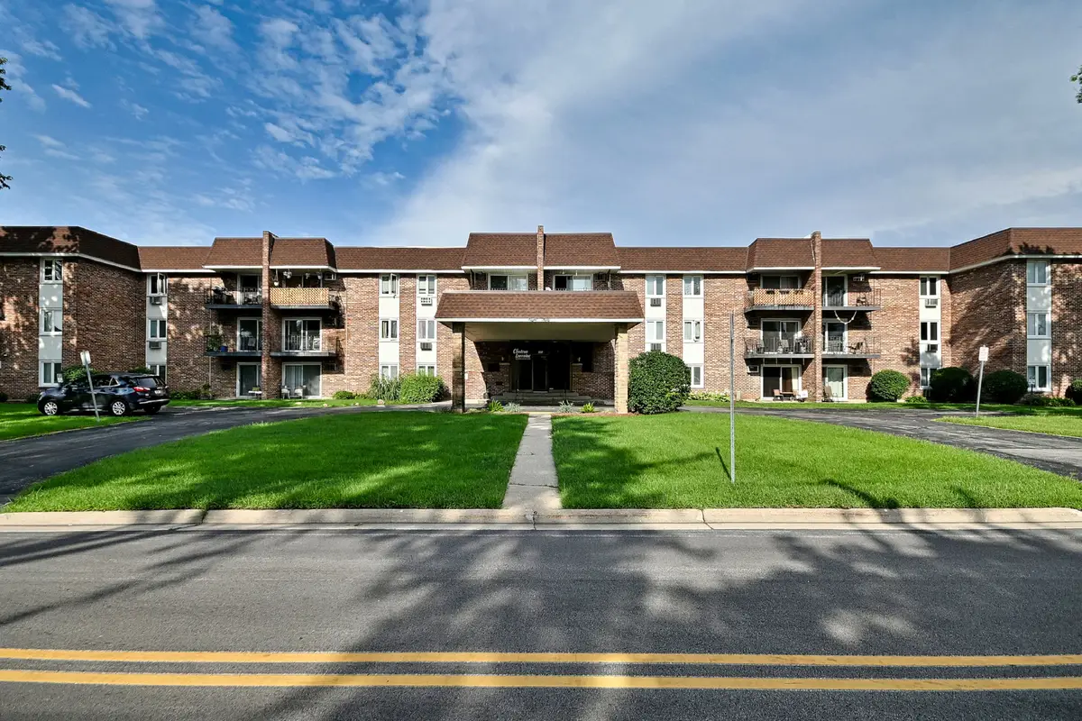 850 S Lorraine Road S #3E, Wheaton, IL 60189 - #1