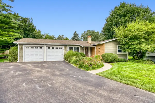 204 Hillside Court, Lake Zurich, IL 60047