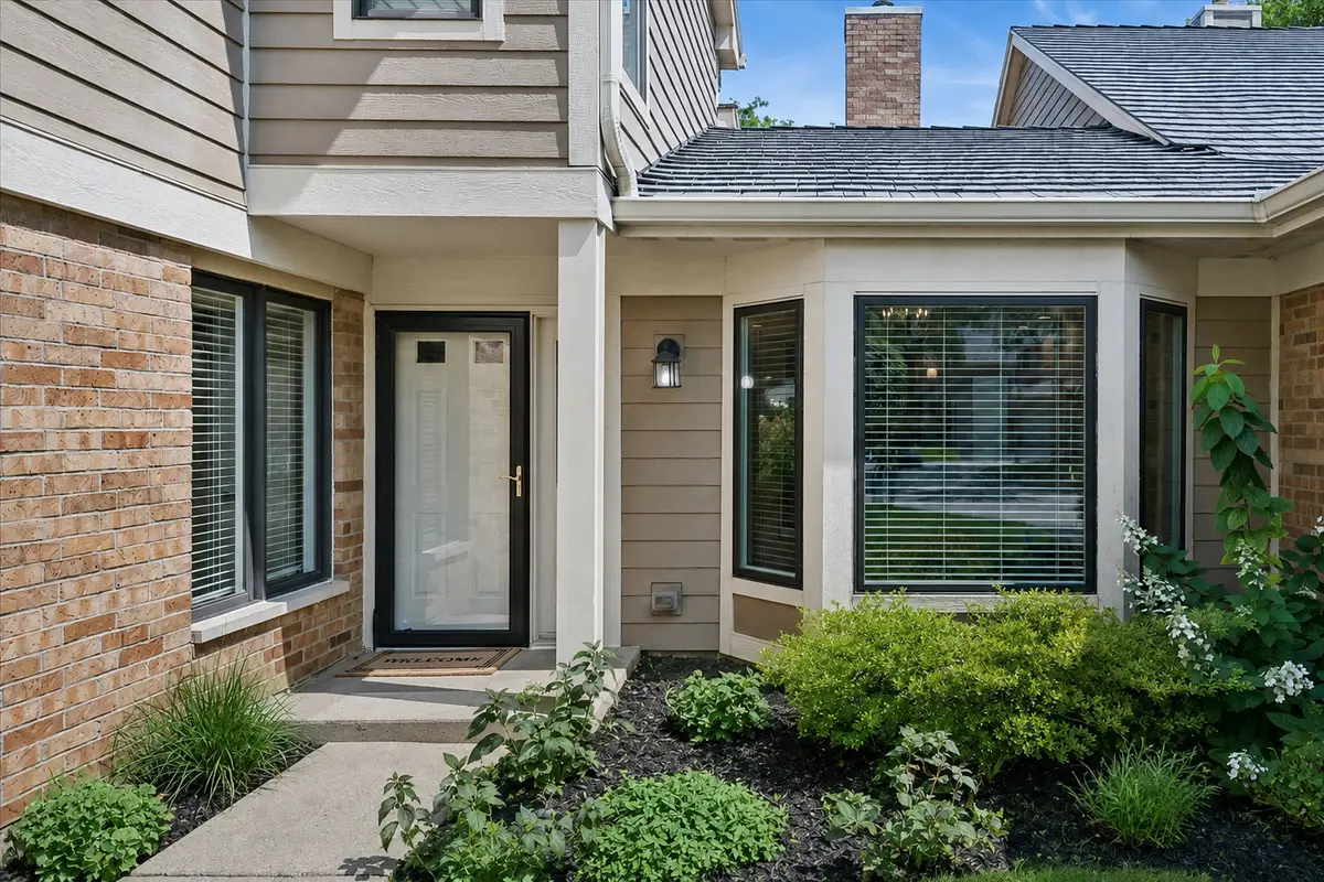 1204 Chatham Court #1204, Libertyville, IL 60048 - #1