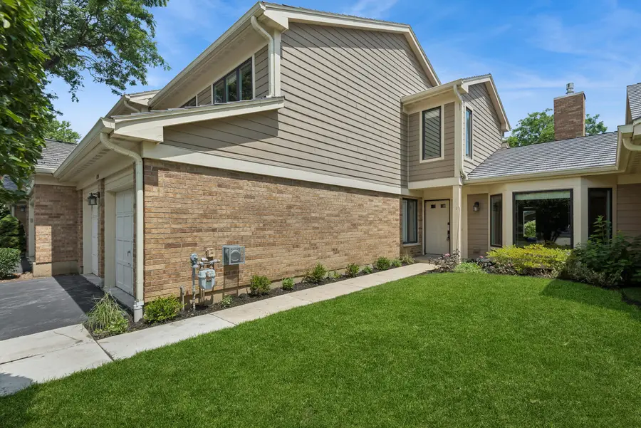 1204 Chatham Court #1204, Libertyville, IL 60048 - #2