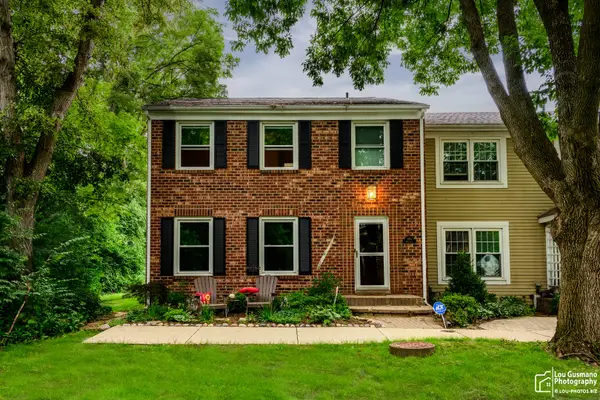 1525 Wedgefield Circle, Naperville, IL 60563