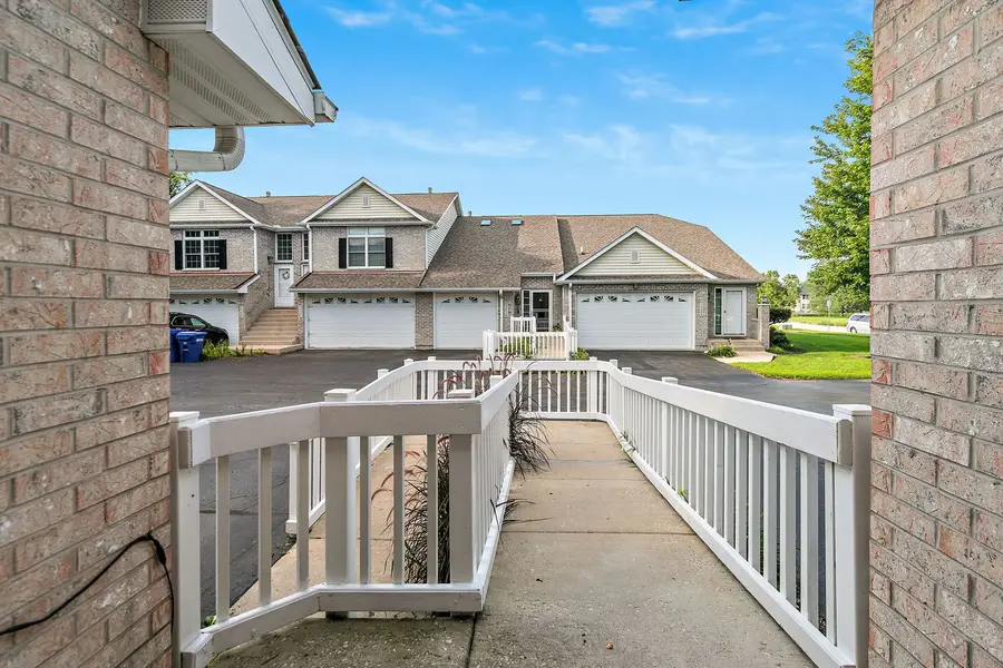 3853 South Pointe Drive #B, Dekalb, IL 60115 - #2