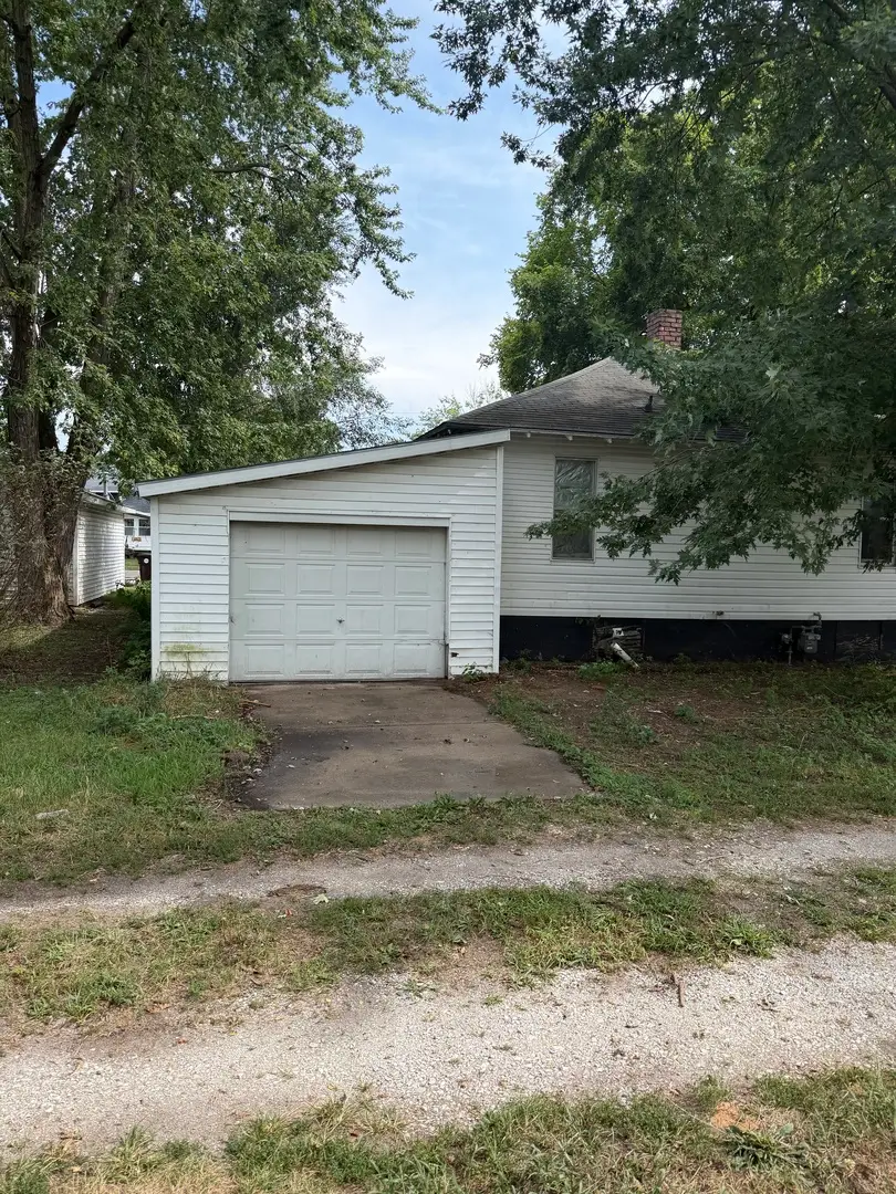 717 Railroad Street, Beardstown, IL 62618 - #2