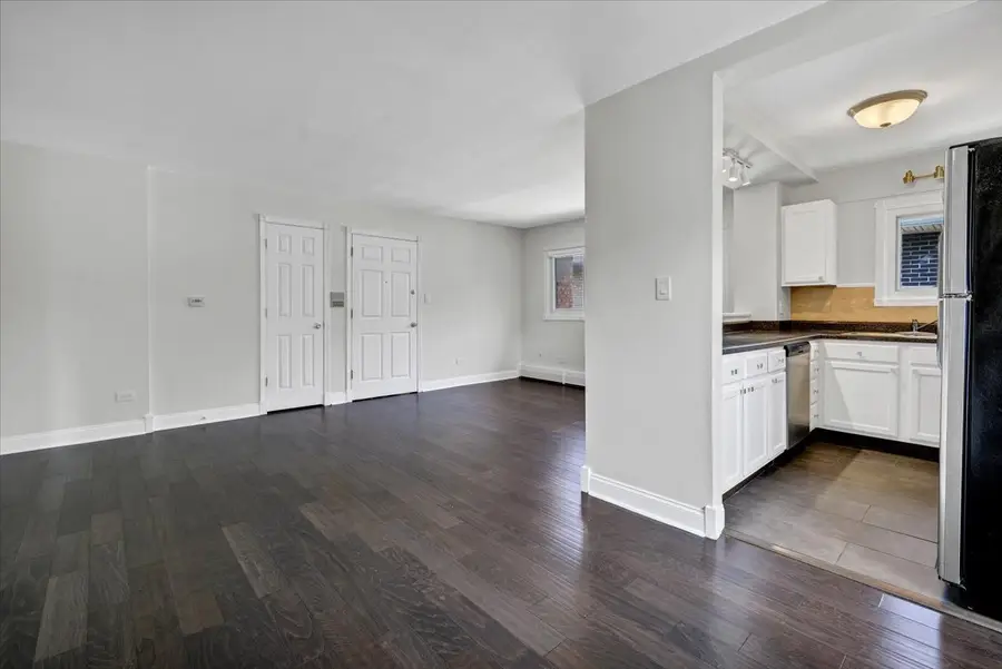 425 S Elmwood Avenue #5, Oak Park, IL 60302 - #3