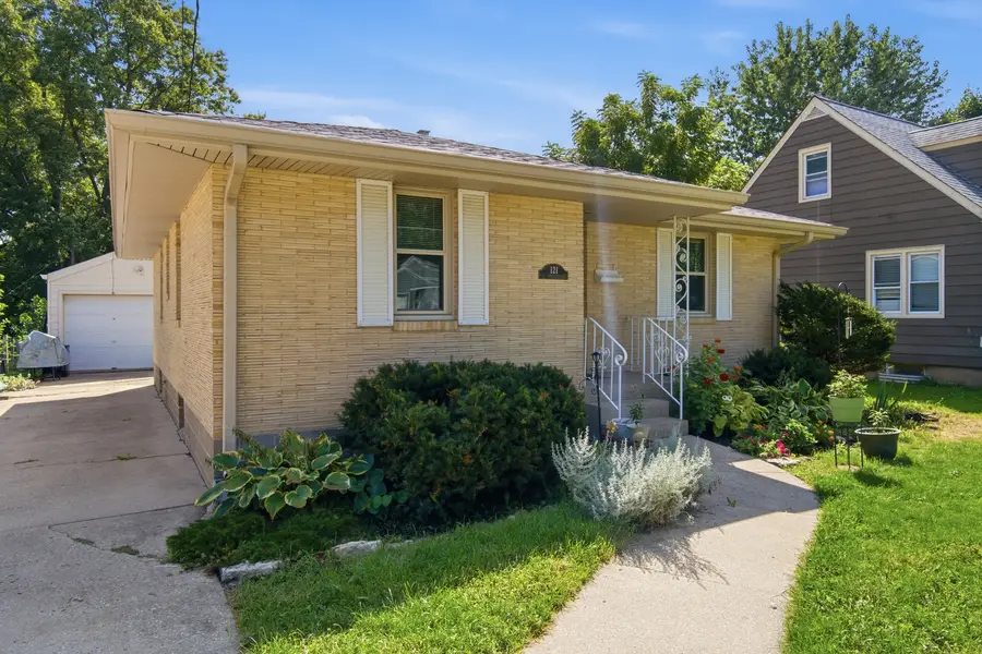 121 S Commonwealth Avenue, Elgin, IL 60123 - #2