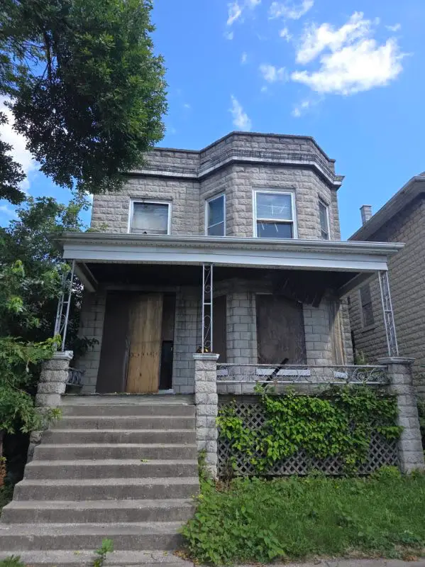 7137 S Carpenter Street, Chicago, IL 60621