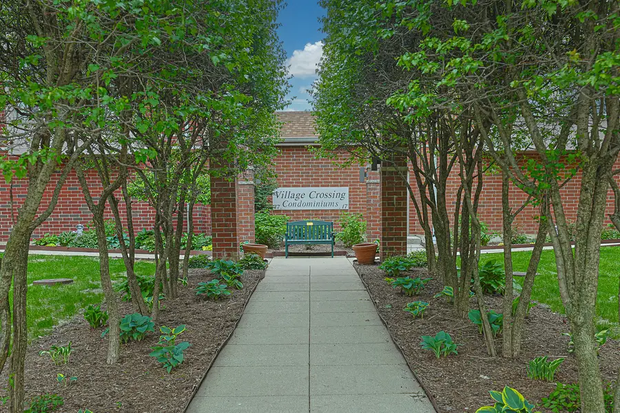 27 E Hattendorf Avenue #213, Roselle, IL 60172 - #2