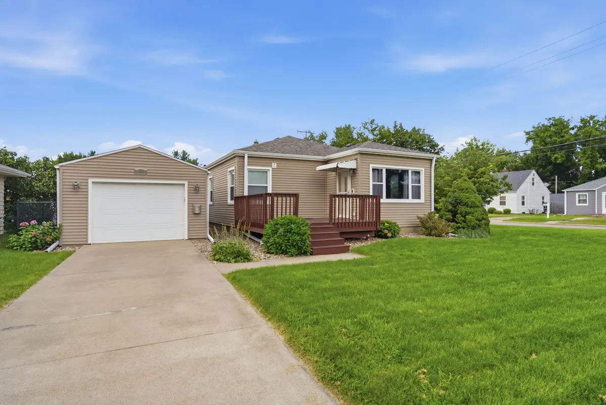 5231 11th Avenue B, Moline, IL 61265 - #1