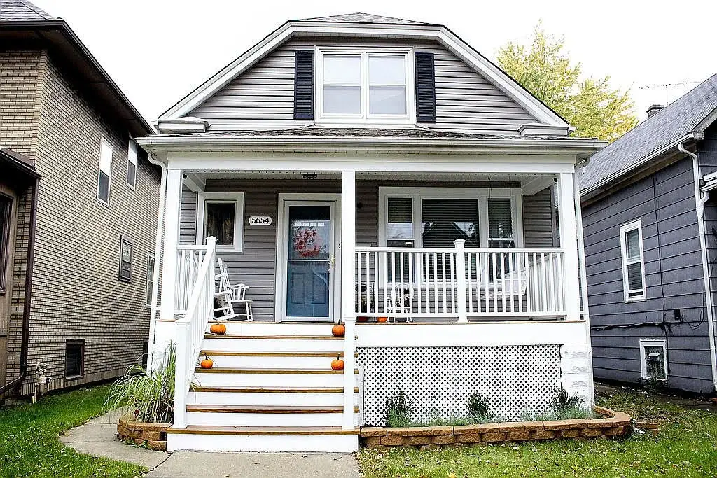 5654 W Byron Street, Chicago, IL 60634 - #1