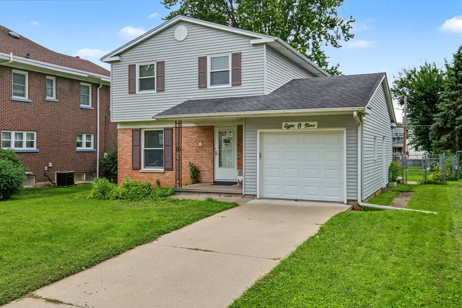 809 6th Avenue S, Clinton, IA 52732 - #3