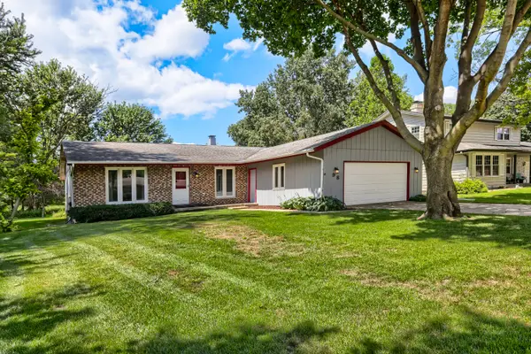 98 Brookside Drive, Elgin, IL 60123