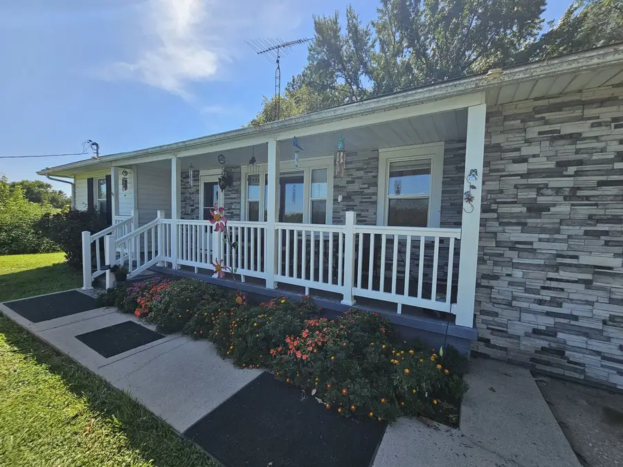 309 N Main Street, Ina, IL 62846 - #3