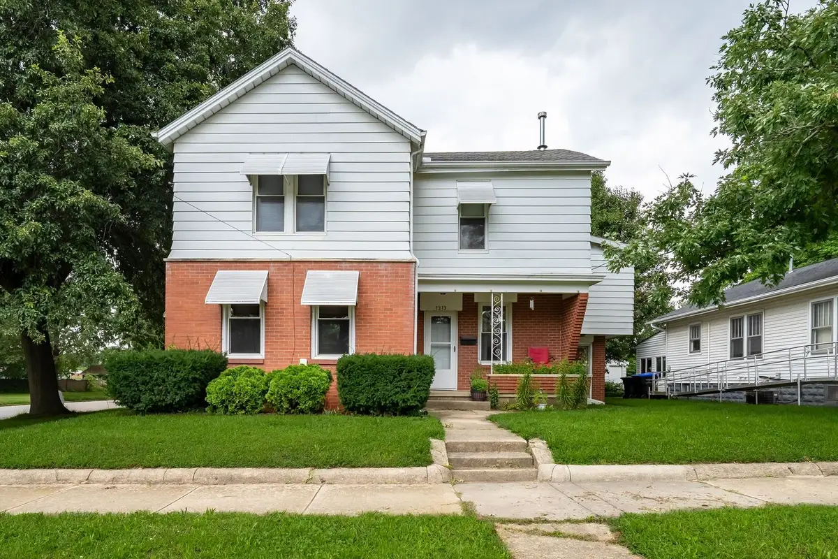 1313 W Chestnut Street, Bloomington, IL 61701 - #1