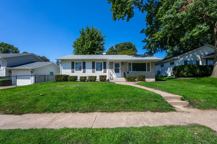 2420 N Sturdevant Street, Davenport, IA 52804 - #2