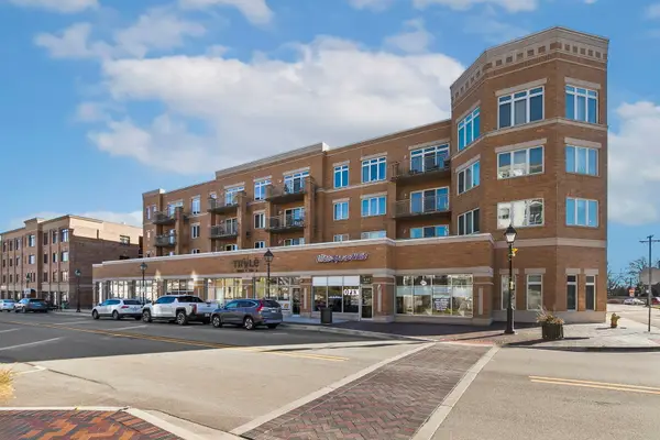 1 S Lincoln Avenue #202, Lombard, IL 60148