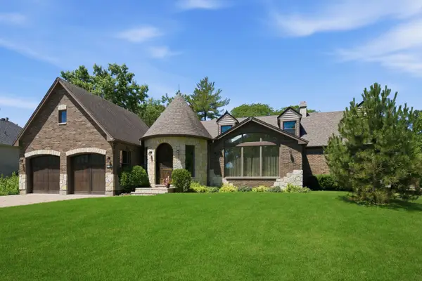 10S230 Grant Street, Burr Ridge, IL 60527