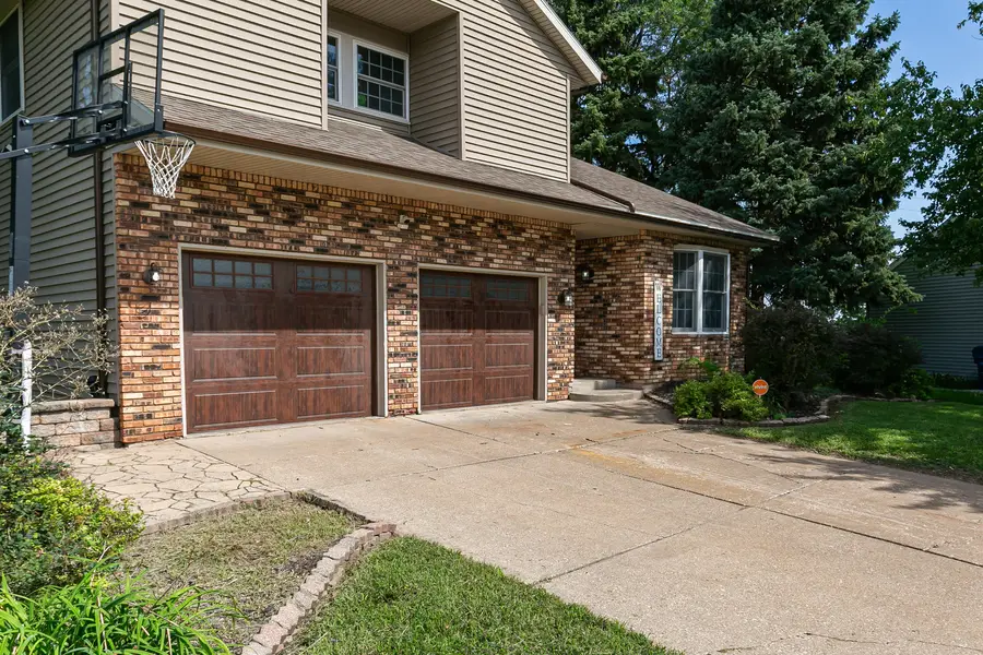 1122 W 59th Street, Davenport, IA 52806 - #2