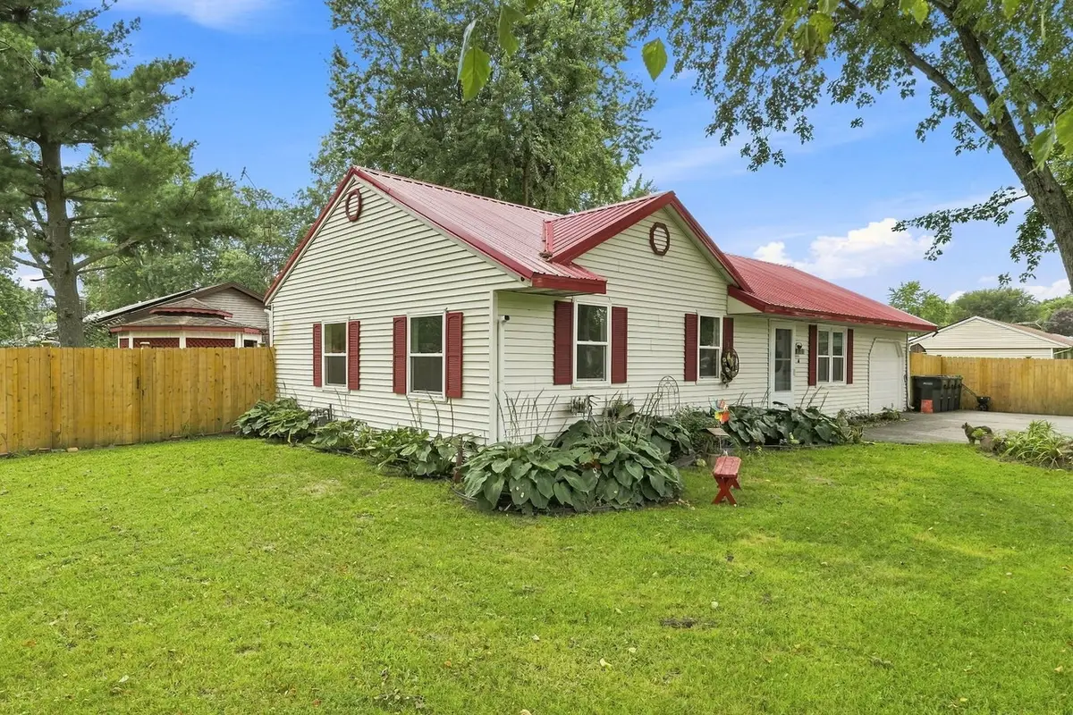 911 W Eureka Street, Braidwood, IL 60408 - #1