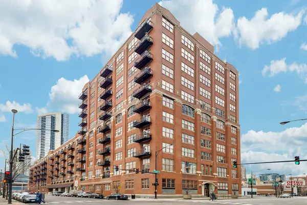360 W Illinois Avenue #2F, Chicago, IL 60654
