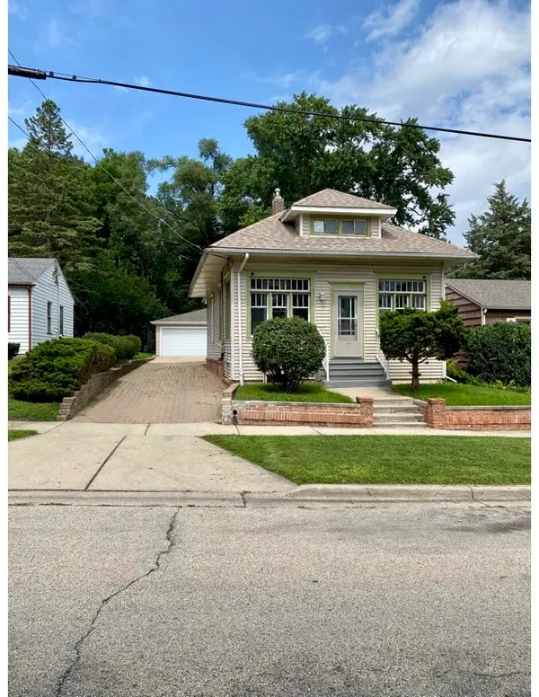626 Bent Street, Elgin, IL 60120