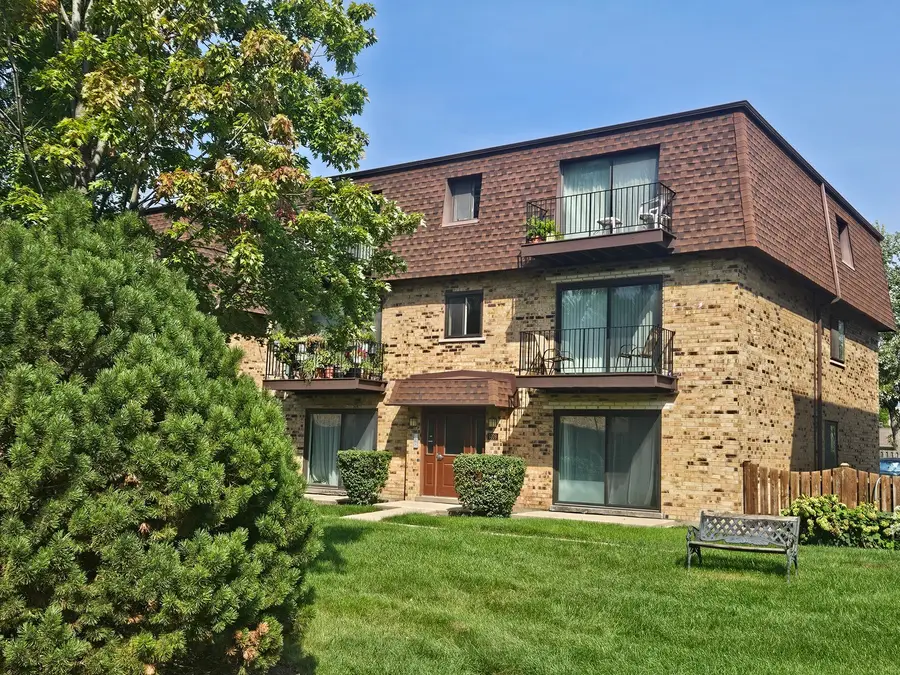 9709 Bianco Terrace #E, Des Plaines, IL 60016 - #3