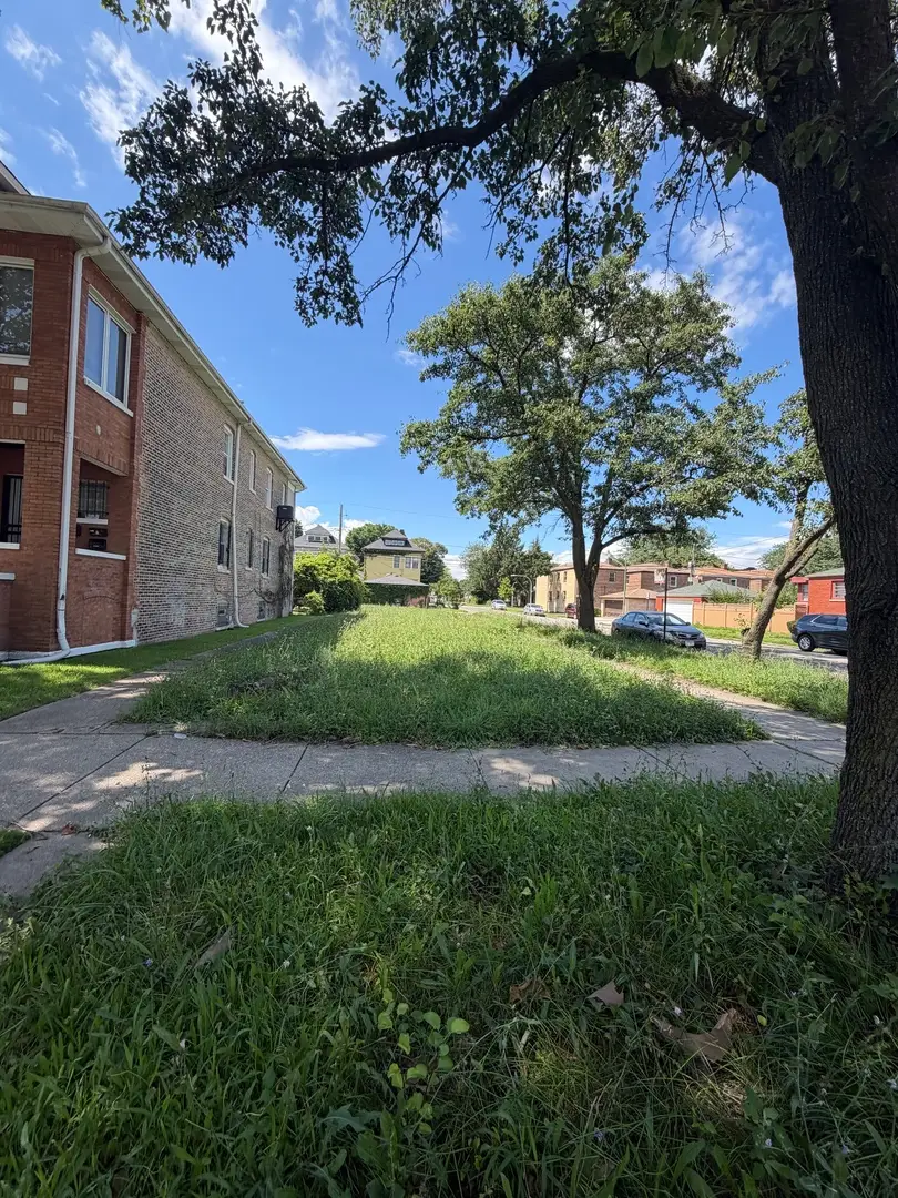 8200 S Marquette Avenue, Chicago, IL 60617 - #1