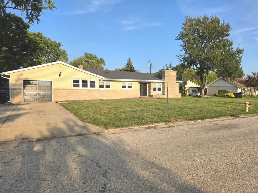 906 Snyder Drive, Bloomington, IL 61701 - #3