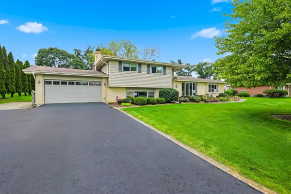 22W375 Walnut Avenue, Medinah, IL 60157