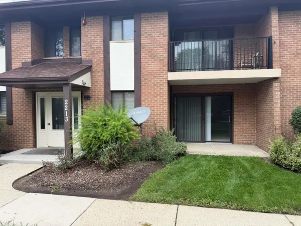 2213 Wharf Drive #401, Woodridge, IL 60517