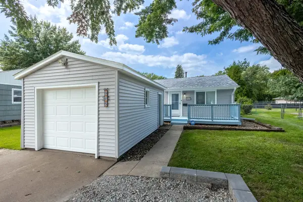 915 42nd Street, Moline, IL 61265