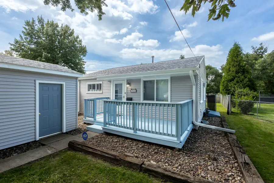 915 42nd Street, Moline, IL 61265 - #3