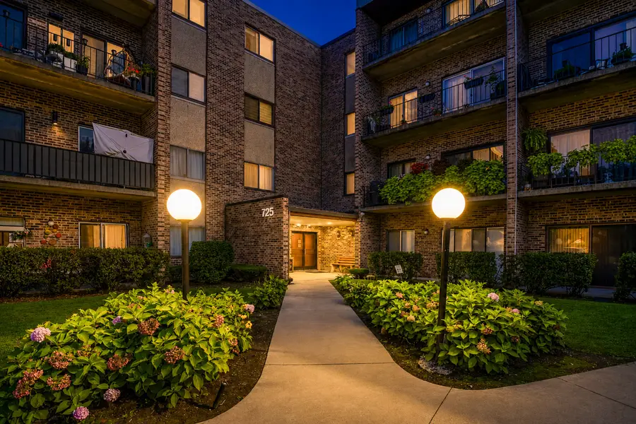 725 W Huntington Commons Road #306, Mount Prospect, IL 60056 - #2