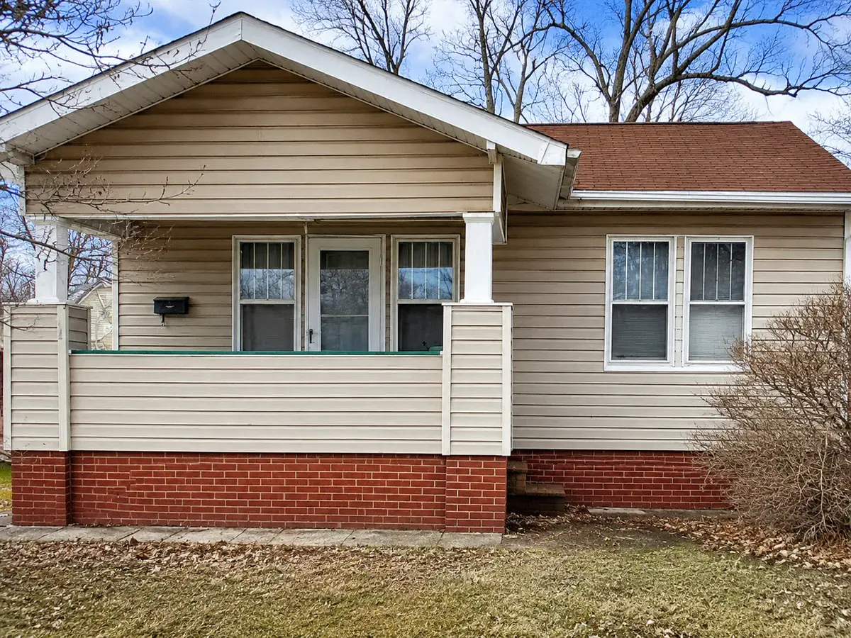 109 N 26th Street, Mattoon, IL 61938 - #1
