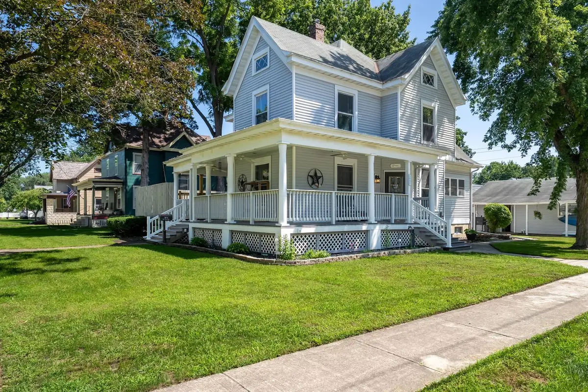 904 E Water Street, Pontiac, IL 61764 - #1