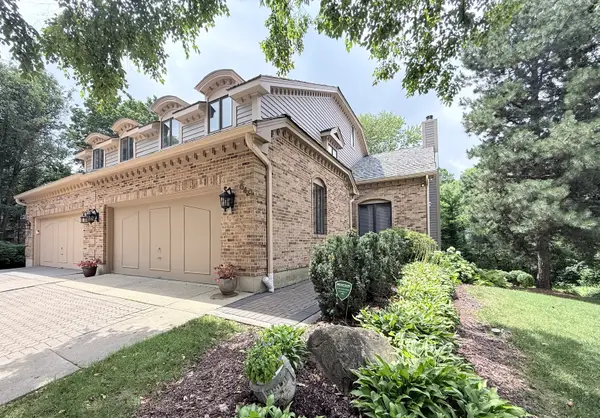640 Walnut Oaks Drive, Roselle, IL 60172