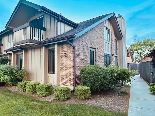 12 Kent Court, Willowbrook, IL 60527