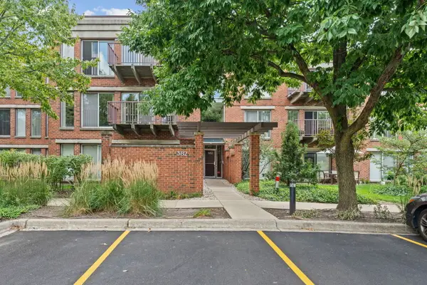382 Kelburn Road #321, Deerfield, IL 60015