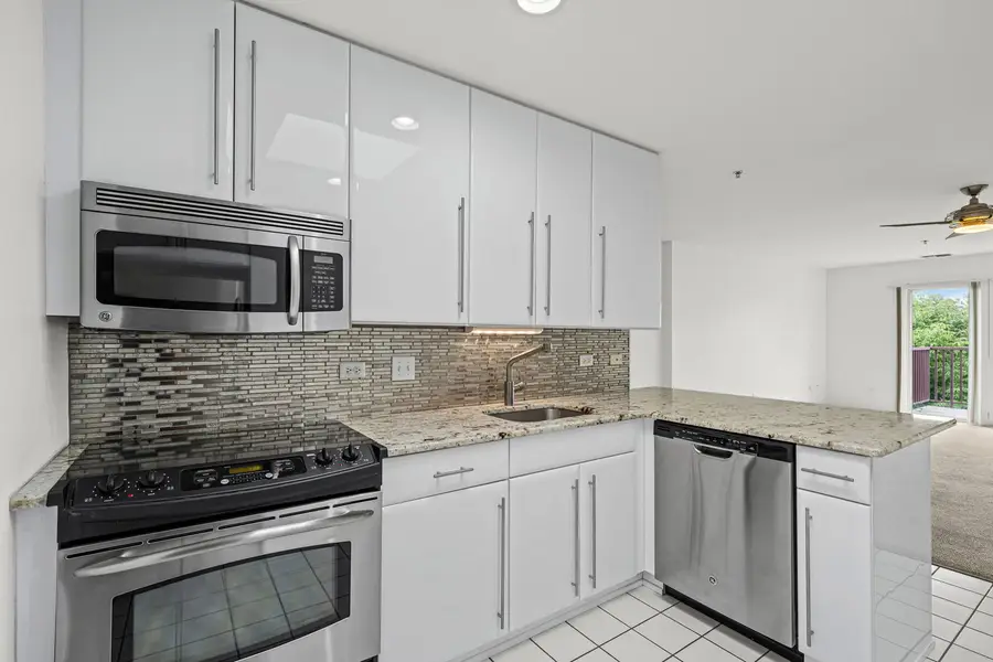382 Kelburn Road #321, Deerfield, IL 60015 - #3