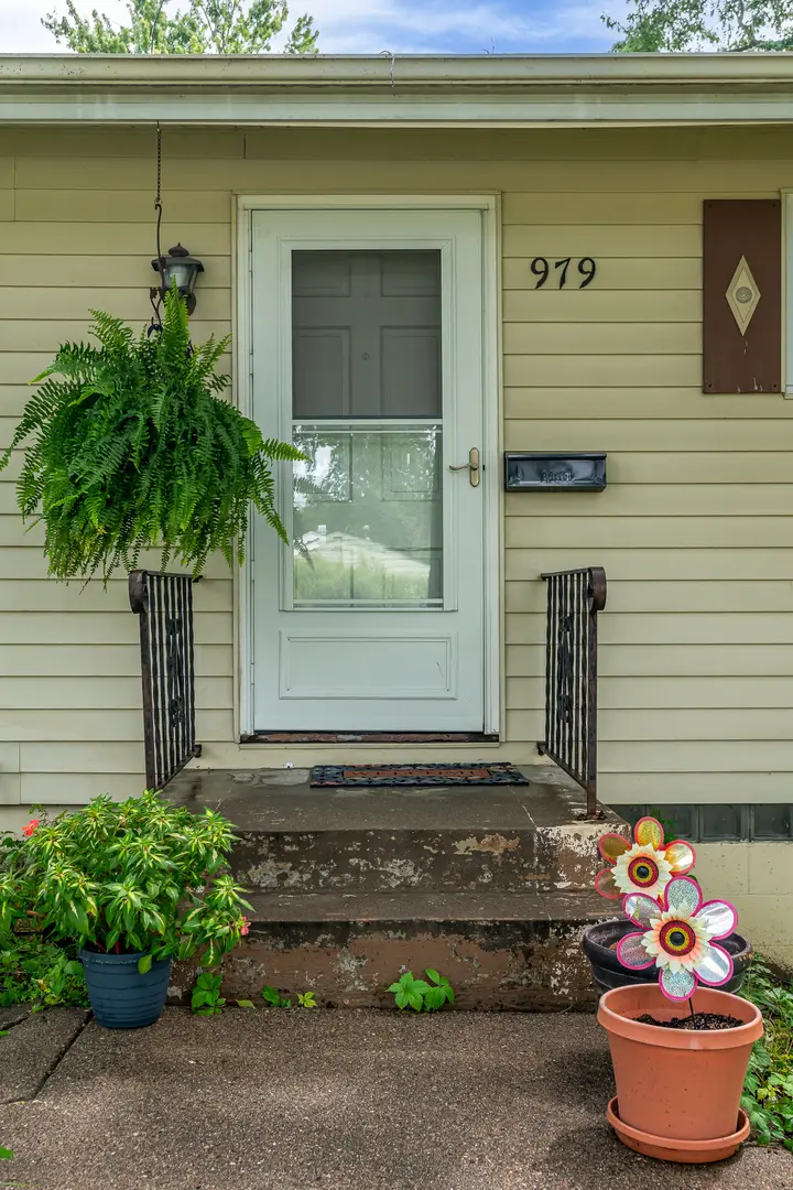 979 N Lincoln Avenue, Davenport, IA 52804 - #3