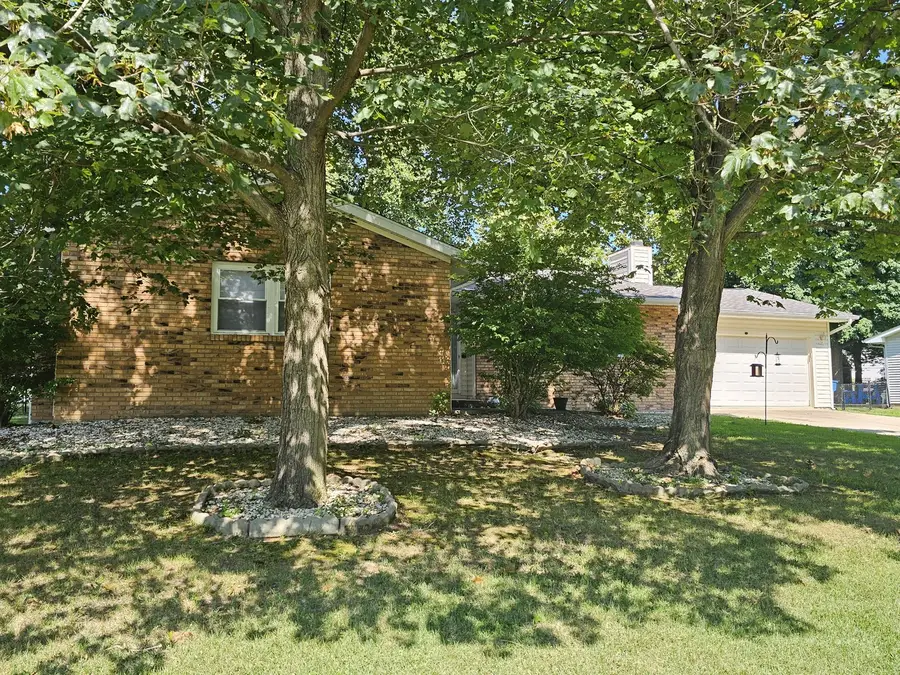 1011 Blueberry Hill Avenue, Mount Vernon, IL 62864 - #3