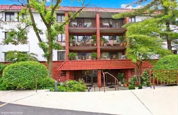 2046 Saint Johns Avenue #3H, Highland Park, IL 60035