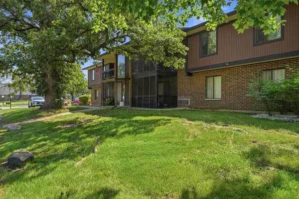 4704 W Northfox Lane #H-7, McHenry, IL 60050