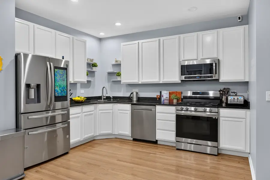 547 Bobby Ann Court, Roselle, IL 60172 - #3