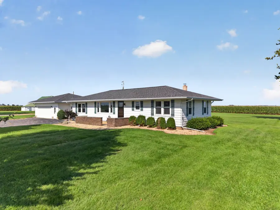 3560 E 14th Road, Ottawa, IL 61350 - #2