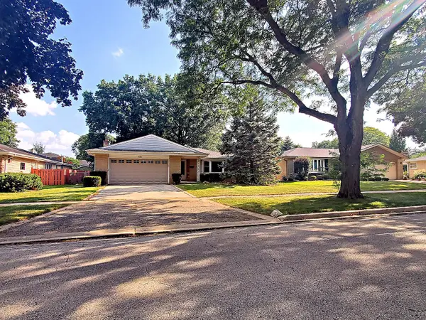 1221 W Lonnquist Boulevard, Mount Prospect, IL 60056