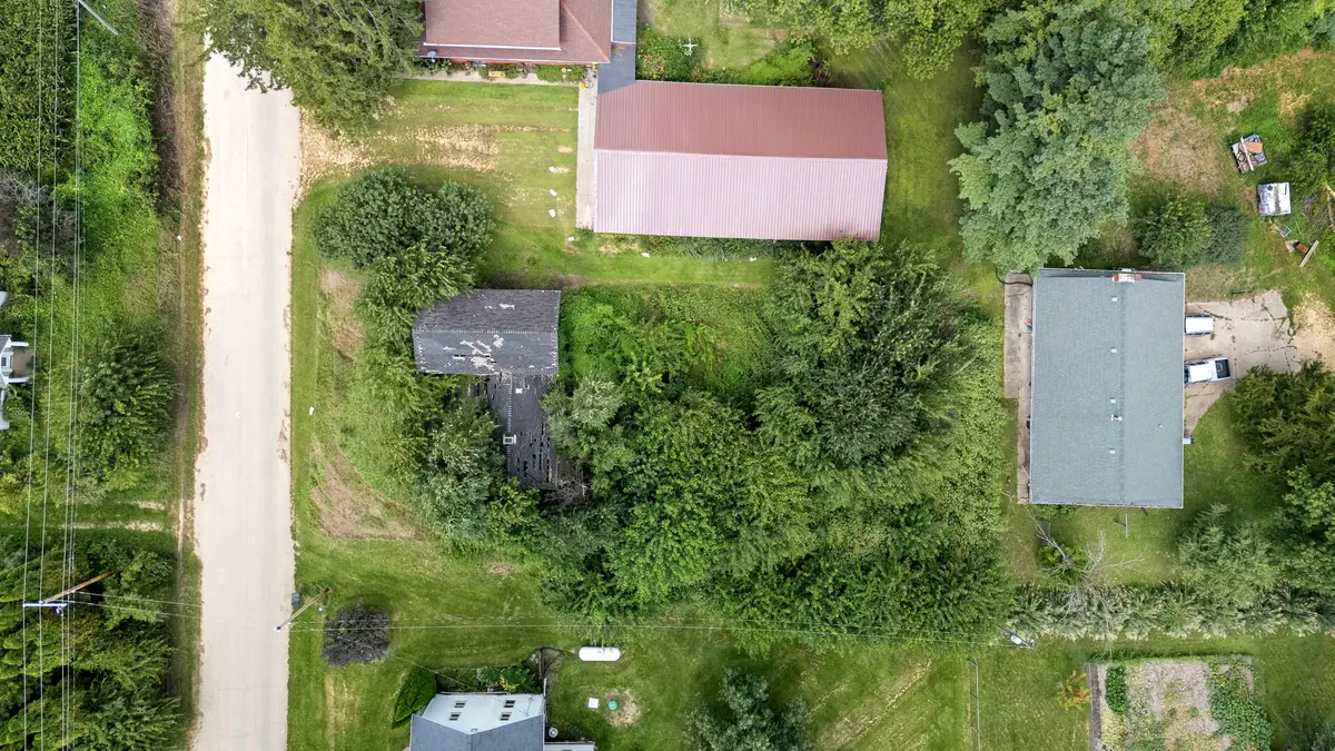 1143 432nd Avenue, Clinton, IA 52732 - #1