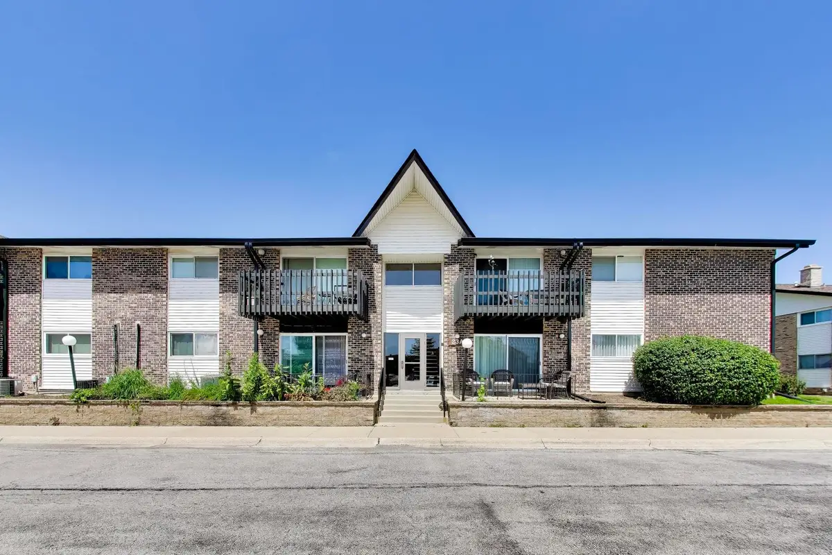23A Kingery Quarter #102, Willowbrook, IL 60527 - #1
