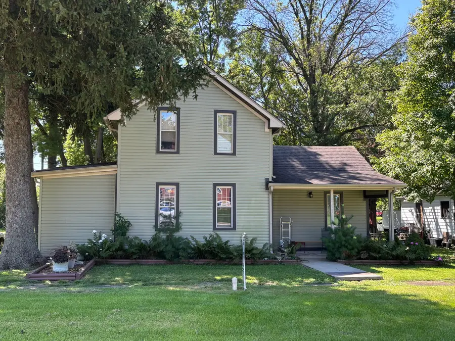 201 W Green Street, Roberts, IL 60962 - #2