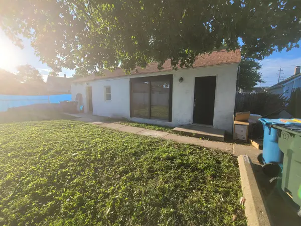 937 Montgomery Avenue, Aurora, IL 60506